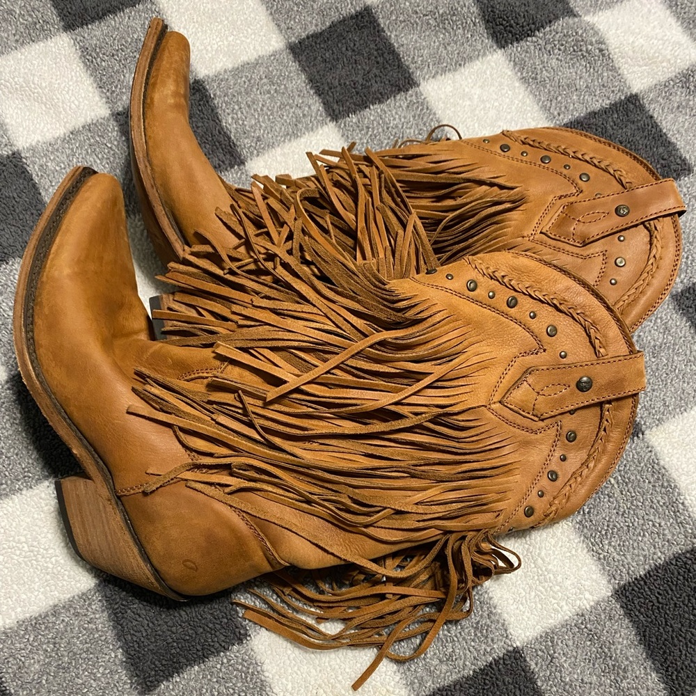 Liberty Black Vegas Fringe Boots Rojo